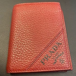 Prada Men`s Fold-out TrifoldVitello LeatherWallet